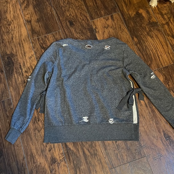 NWT Romeo & Juliet Couture Sweatshirt - Picture 10 of 10